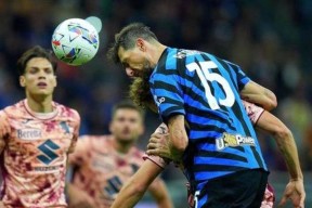 开元官方网站-国际米兰训练开放日，关键时刻队长鼓劲引欢呼，德甲在即，年轻球员得到机会(东森关键时刻在线观看)